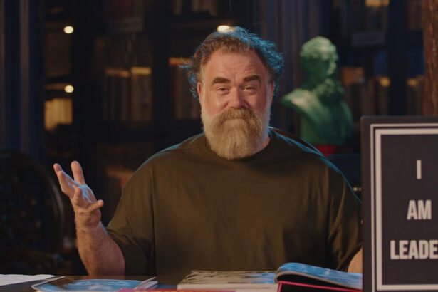 Chris Collins teaching the I AM leadership philosophy inside Syndicate X Library video course